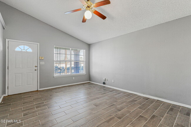 Building Photo - 12496 Sombra Fuerte Dr