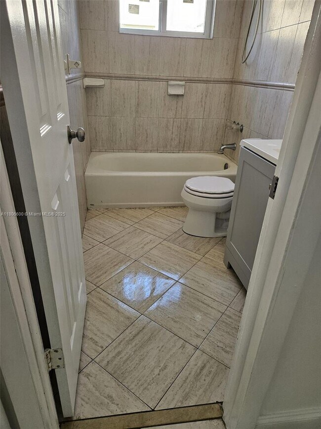 Foto del edificio - 2647 NE 204th Terrace