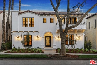 Building Photo - 132 S Oakhurst Dr