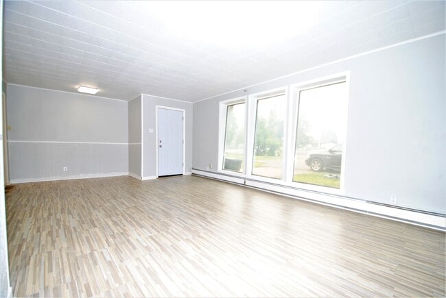 Building Photo - Farewell Avenue (230)