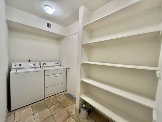 Foto del edificio - 4704 E Paradise Village Pkwy N