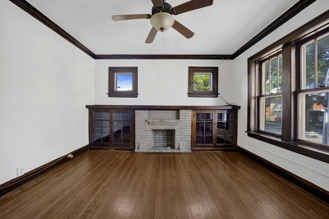 Building Photo - 2439 W Birchwood Ave