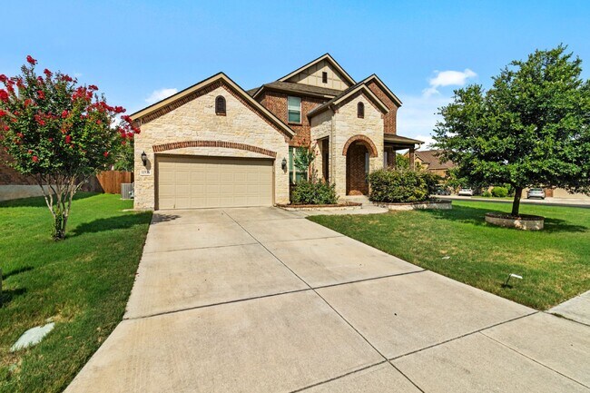 Foto del edificio - Spacious 4-Bedroom Sanctuary with 3.5 Bath...