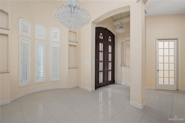 Building Photo - 15 Ebro Dr