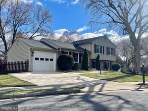 Building Photo - 402 Dodd Ct NW