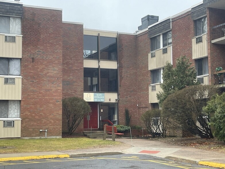 Foto principal - 963 High Path Rd