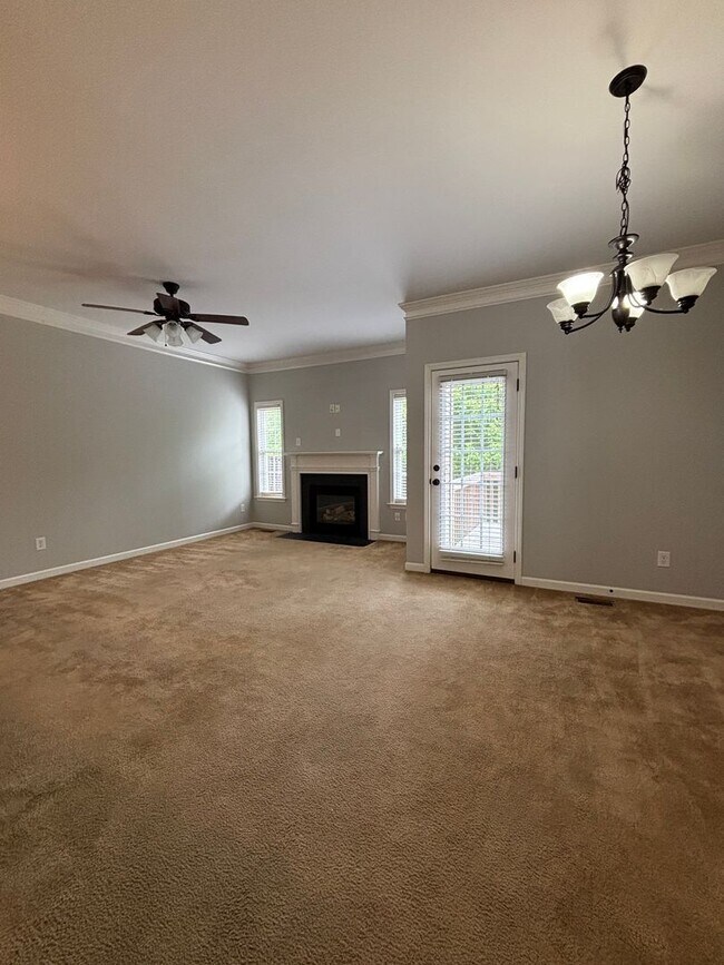 Foto del edificio - 402 Beaumont Cir