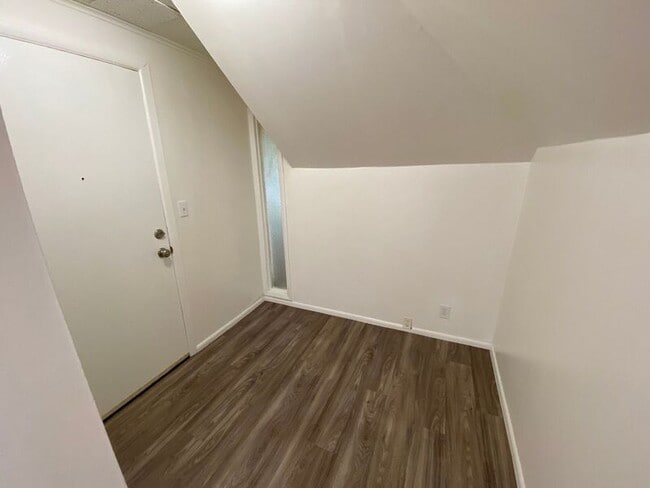 Foto del edificio - 635 Thompson Ave NE