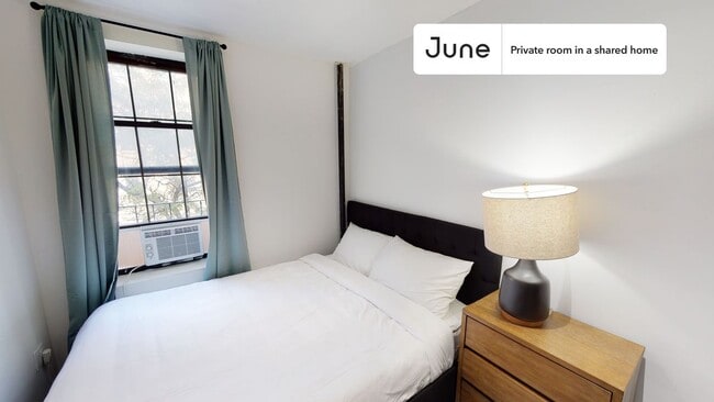 Building Photo - Private bedroom in 3 bed/1 bath Home