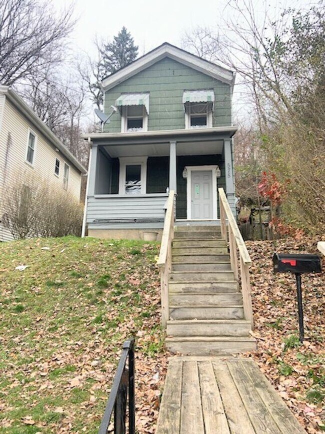 Foto del edificio - 2 br, 1 bath House - 575 6th Avenue