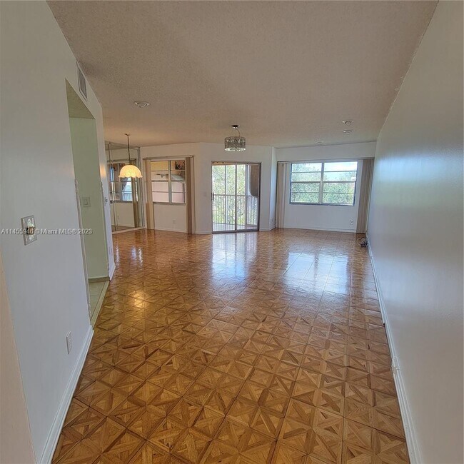 Building Photo - 1001 SW 128th Terrace