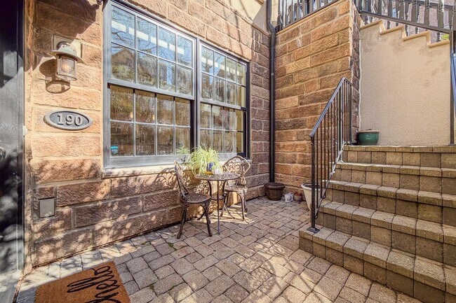 Foto del edificio - 190 E Gay St