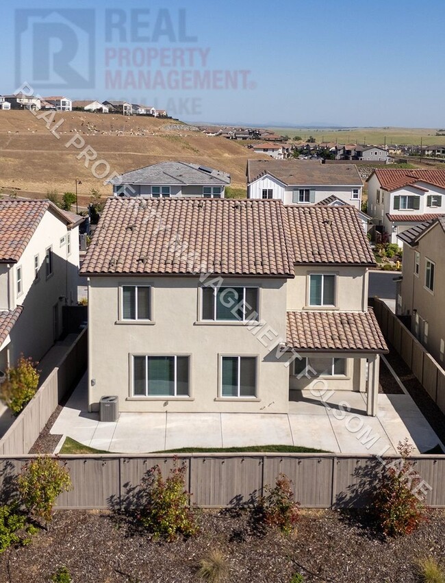 Building Photo - Available Now! 5 Bedroom 4.5 Bath at Russe...