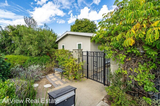 Building Photo - 4 br, 2.5 bath House - 3174 Gibraltar Aven...