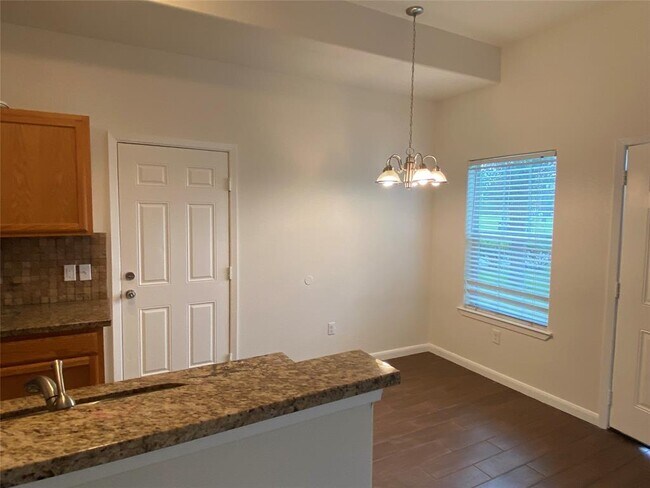 Foto del edificio - 6837 Larkstone St