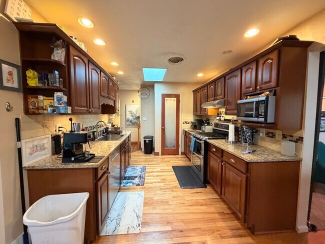 Foto del edificio - Quiet Ranch Retreat Steps from Light Rail with Finished Basement & Designer Kitchen