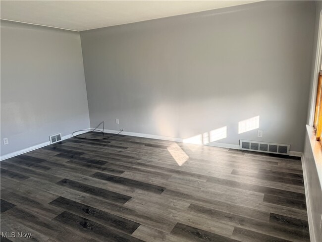 Building Photo - 1334 Aberdeen Ave