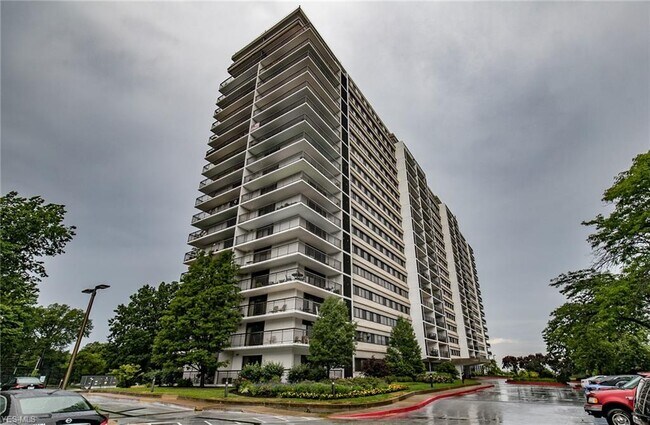 Foto del edificio - 12550 Lake Ave