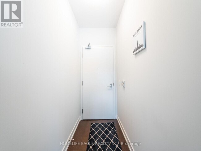 Building Photo - 1030 King St W