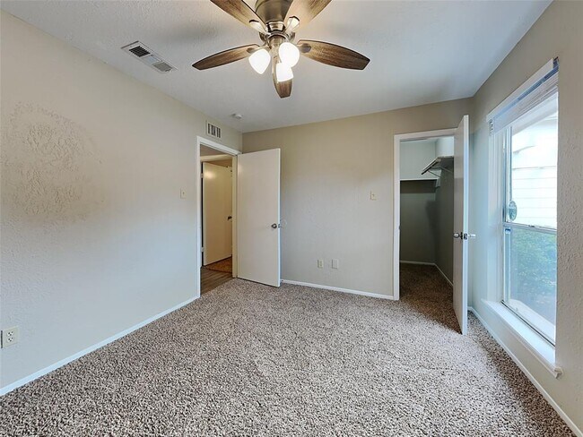 Building Photo - 7323 Silver Star Dr