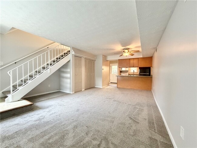 Building Photo - 422 Eastbrooke Ln