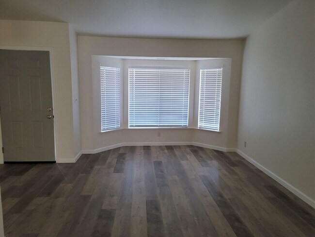 Foto del edificio - House for Rent!