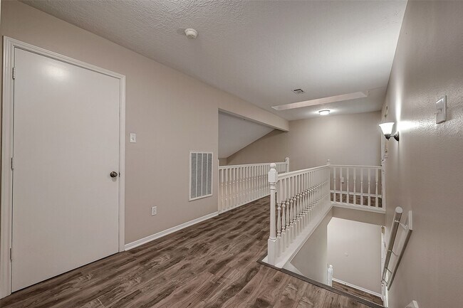 Foto del edificio - 131 Cove Cir