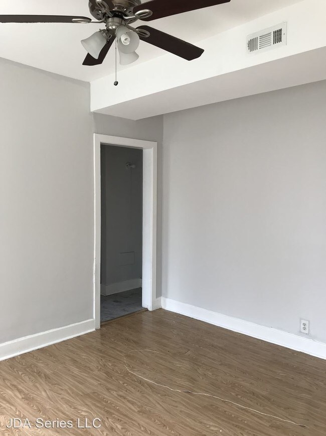 Building Photo - 6014 S Calumet Ave