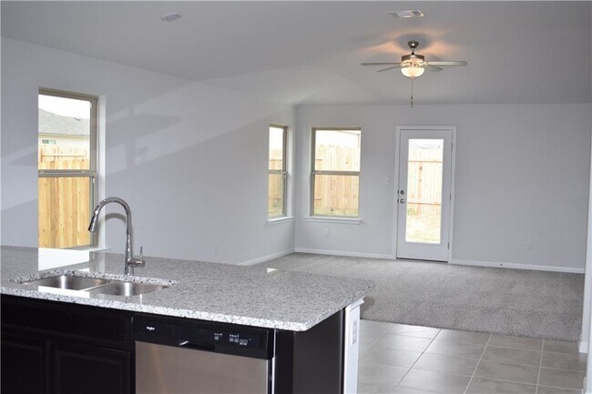 Foto del edificio - 1689 Woodlands Dr