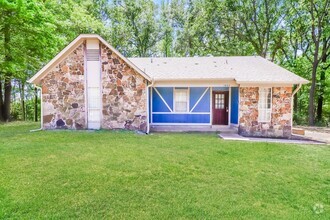 Building Photo - 1065 Llano Cove