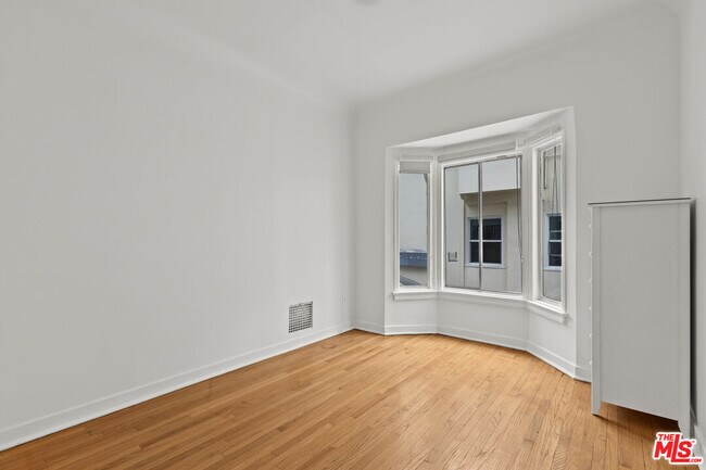 Foto del edificio - 1819 Grace Ave
