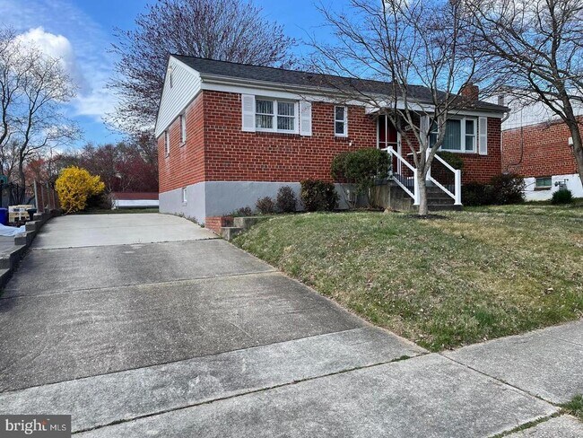 Building Photo - 4426 Hallet St