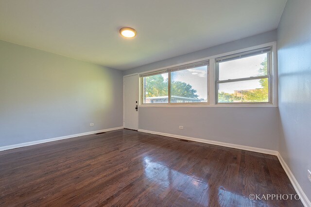 Building Photo - 47 E 37th Pl