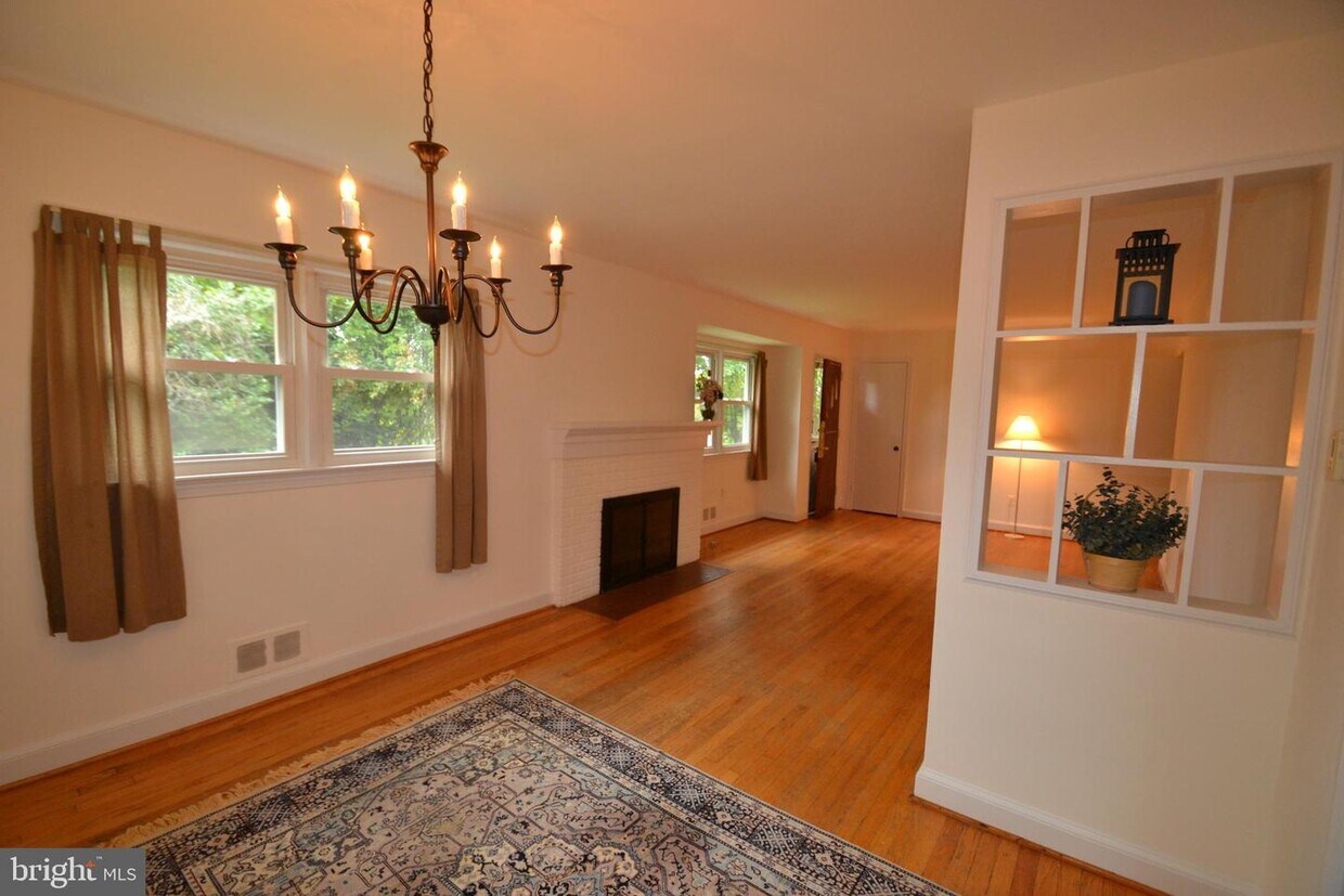 Primary Photo - 2232 Highland Ave