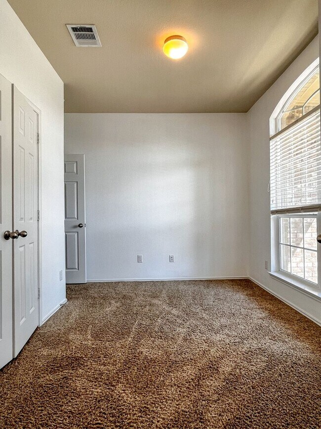 Foto del edificio - Available NOW!!!! This charming 1 story, 4...