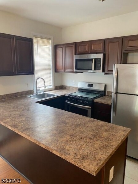 Building Photo - 142 Abinger Pl