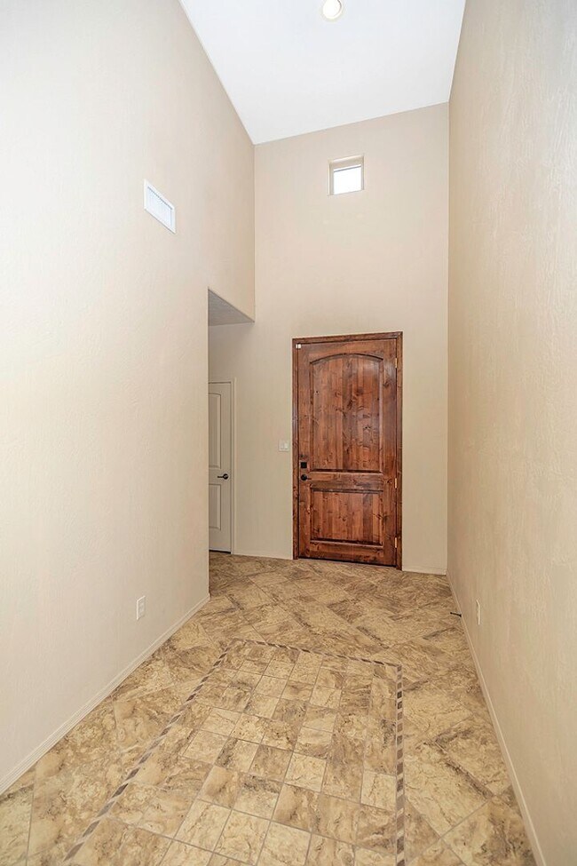 Building Photo - Livingston Ranch Rental