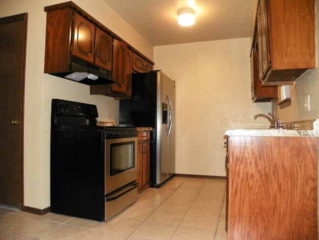 Building Photo - 3 Bedroom Brick home in Tecumseh