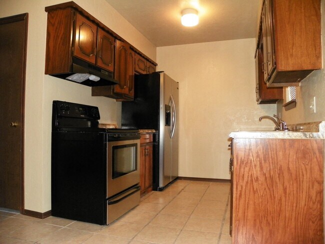 Foto del edificio - 3 Bedroom Brick home in Tecumseh