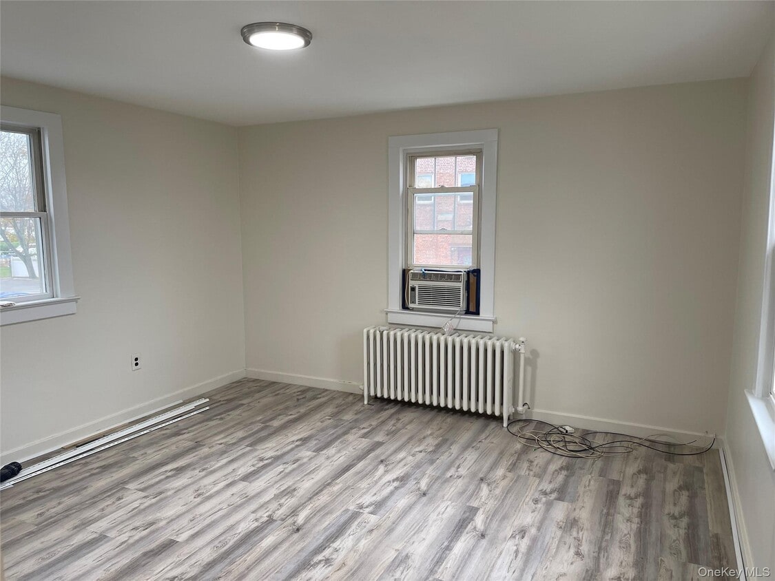Primary Photo - 370 Stewart Ave