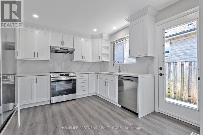 Building Photo - 79 Strathavon Dr