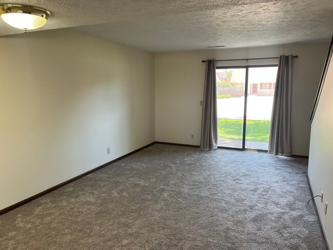 Foto del edificio - 3027 W Capital Ave