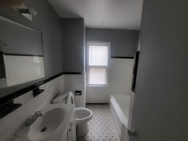 Foto del edificio - 3-bedroom Near City Airport