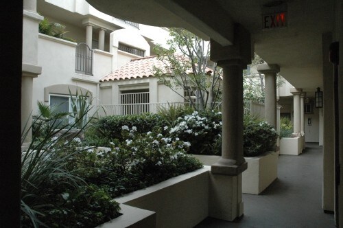 Building Photo - 2669 S Barrington Ave