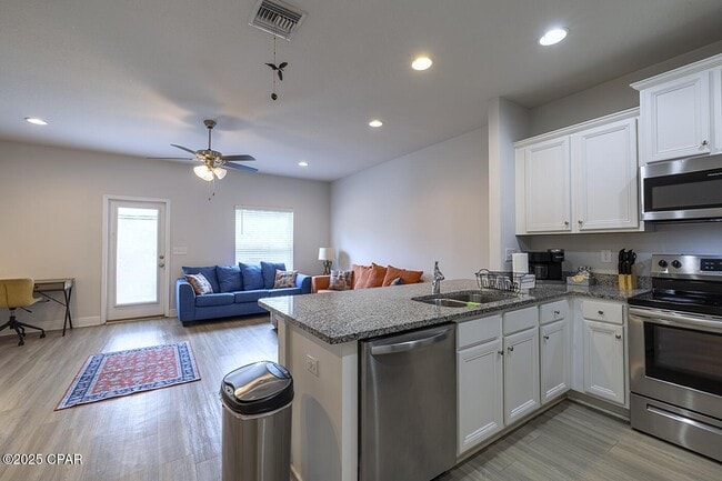 Building Photo - 1882 Pointe Dr