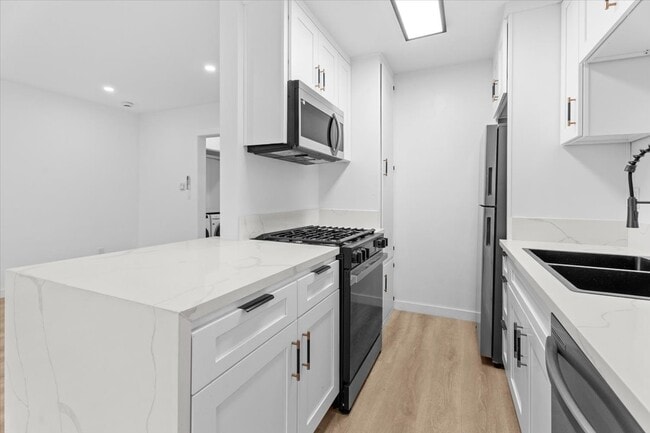 Foto del edificio - 1021 N Edinburgh Ave