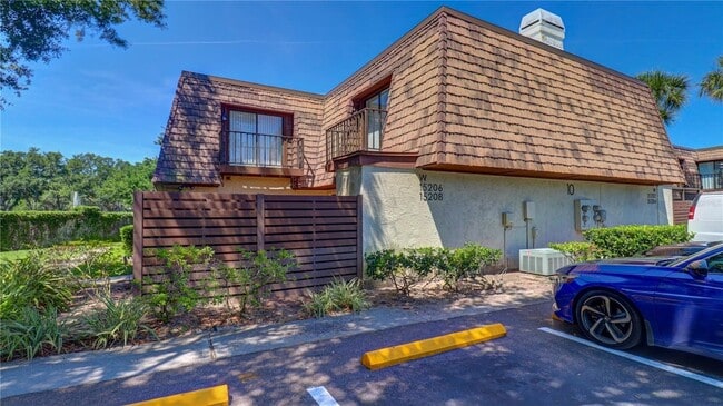 Building Photo - 15206 W Pond Woods Dr
