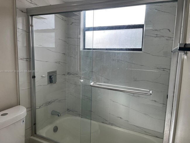 Foto del edificio - 3400 Foxcroft Rd