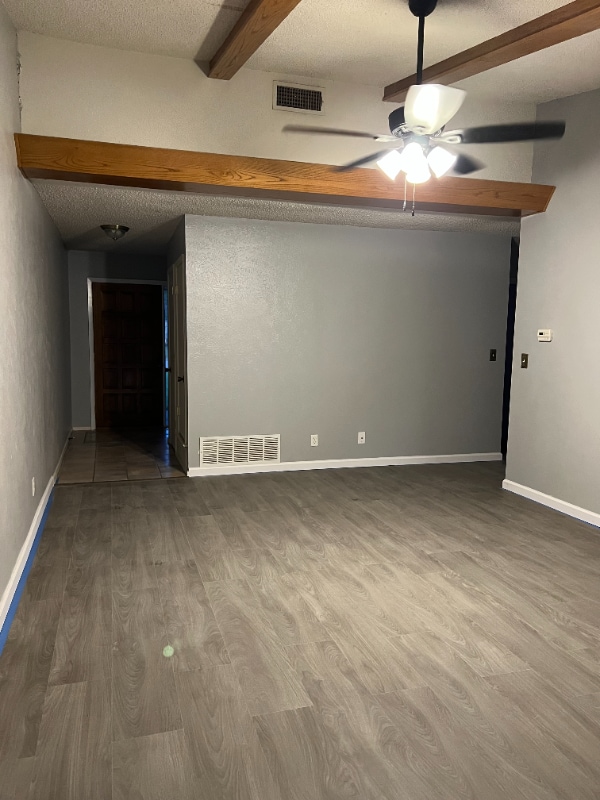Building Photo - 1500 Hillcrest Dr