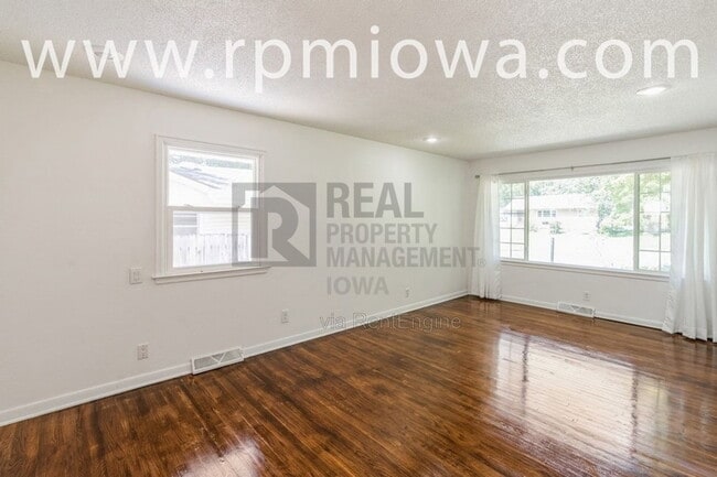 Building Photo - 1806 Larnard Dr